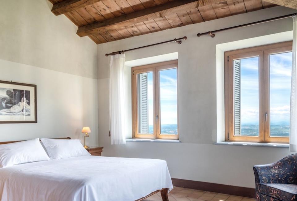 Bright bedroom with a double bed and panoramic view.